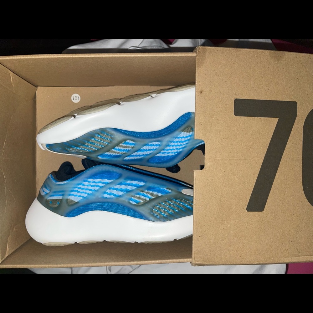 Yeezy 700 V3